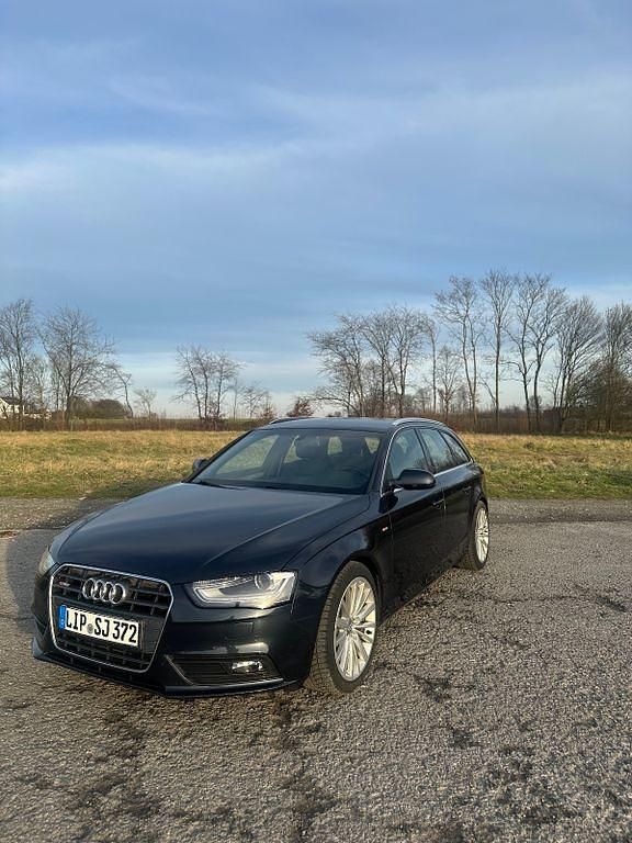 Blau Gebraucht 2013 Audi A4 S-Line Kombi | 9.995 € (Etwas zu teuer) - Bild 1/4
