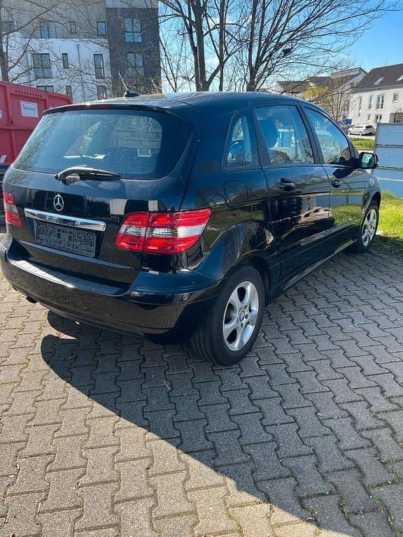 Gebraucht Mercedes B180 116 PS (85 kW) 2009 Schwarz Van / Kleinbus