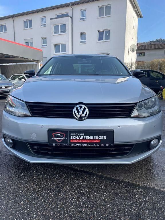 Gebraucht VW Jetta Match 122 PS (89 kW) 2012 Silber Limousine