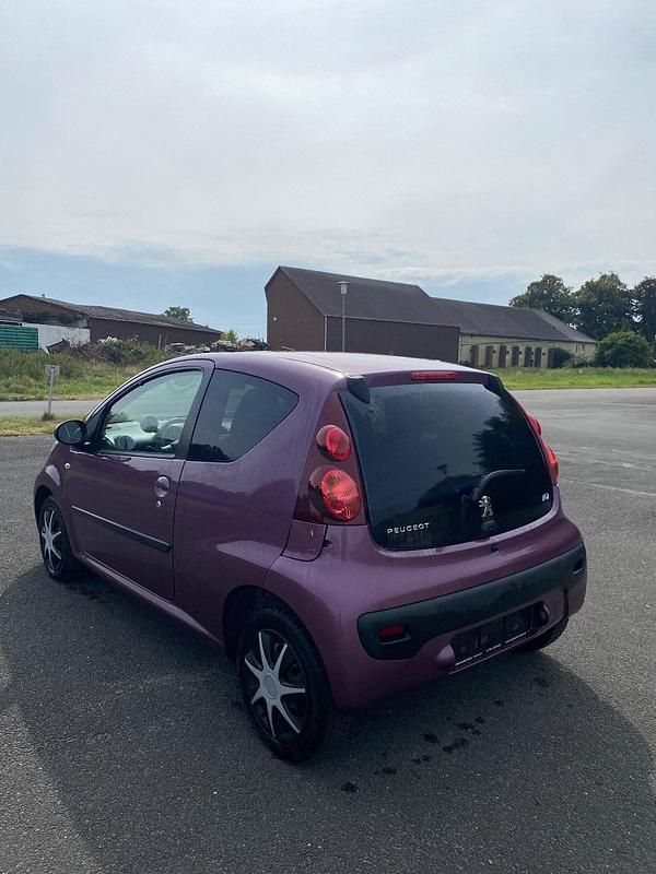 Gebraucht Peugeot 107 Active 68 PS (50 kW) 2013 Violet Kleinwagen