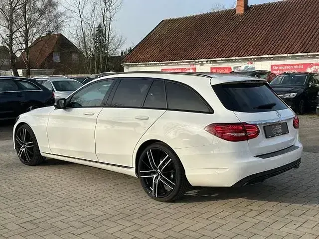 Gebraucht Mercedes C200 160 PS (117 kW) 2019 Weiß Limousine