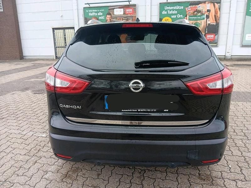 Gebraucht Nissan Qashqai 116 PS (85 kW) 2016 Schwarz SUV