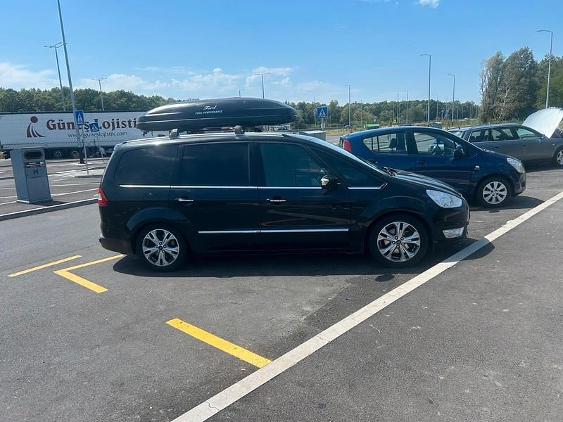 Schwarz Gebraucht 2012 Ford Galaxy Titanium Van / Kleinbus | 9.900 € (Teuer) - Bild 1/4