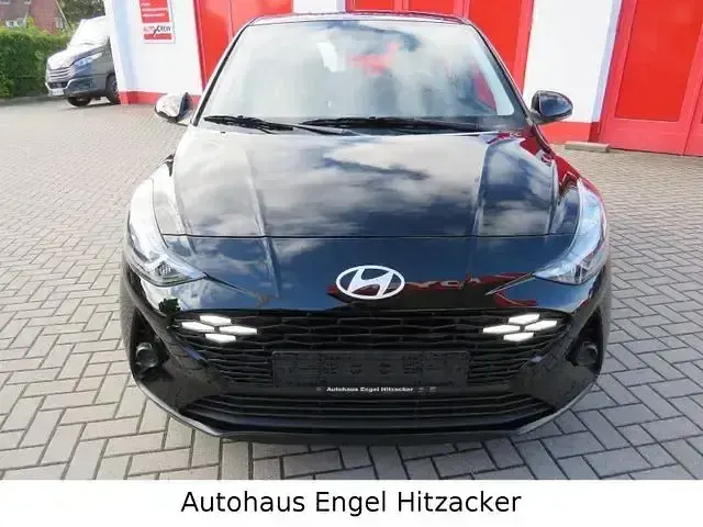 Gebraucht Hyundai i10 Trend 103 PS (75 kW) 2024 Schwarz Kleinwagen