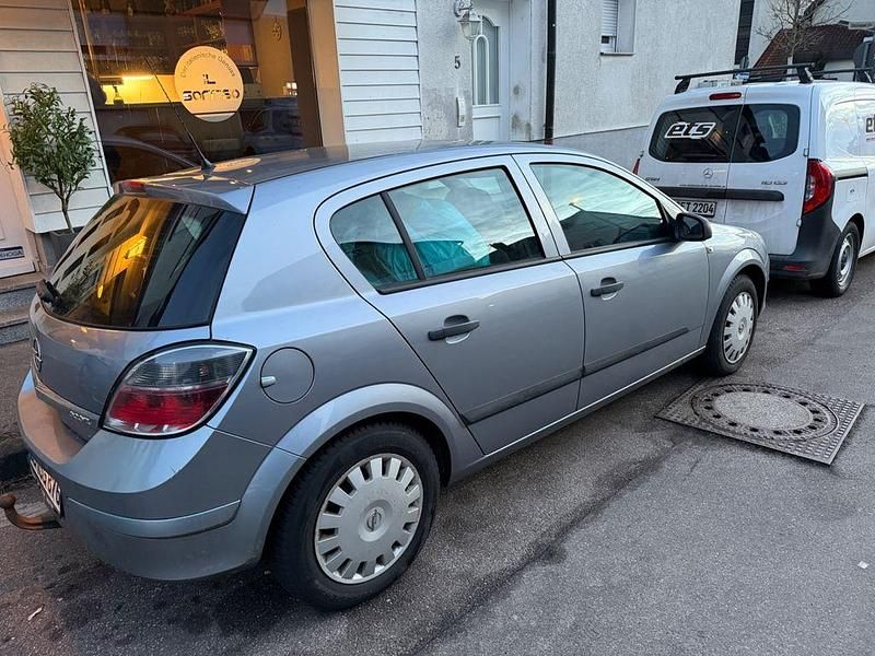 Gebraucht Opel Astra 90 PS (66 kW) 2009 Silber Limousine