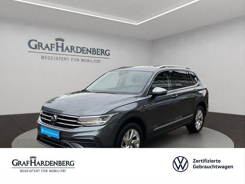 Grau Gebraucht 2024 VW Tiguan Allspace Life SUV | 36.222 € (Guter Preis) - Bild 1/4