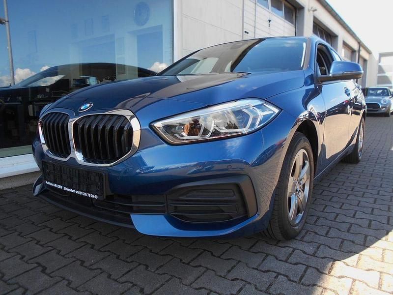 Blau Gebraucht 2022 BMW 118 Kleinwagen | 18.800 € (Guter Preis) - Bild 1/4
