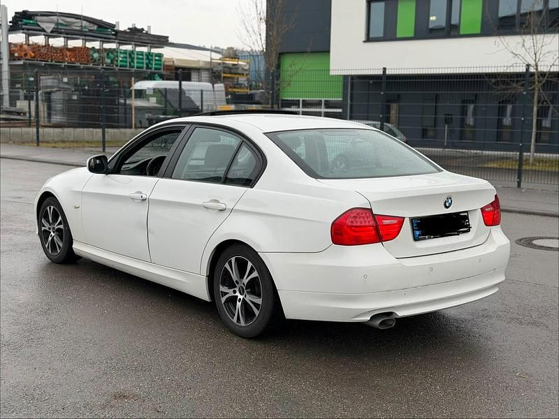 Second-hand BMW 320 163 CP (119 kW) 2012 Alb Berlinǎ