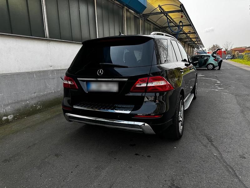 Gebraucht Mercedes ML350 259 PS (190 kW) 2012 Schwarz SUV