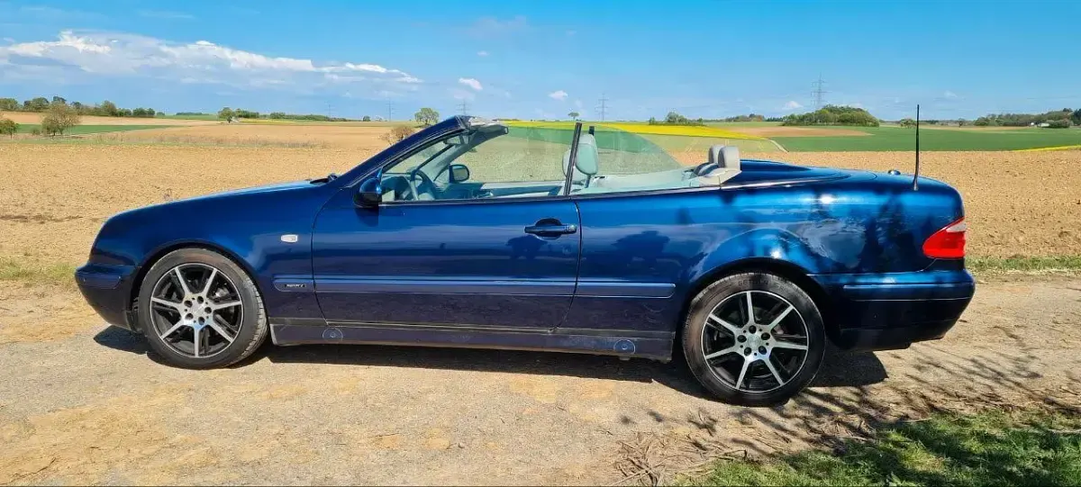 Gebraucht Mercedes CLK320 218 PS (160 kW) 1999 Blau Cabrio