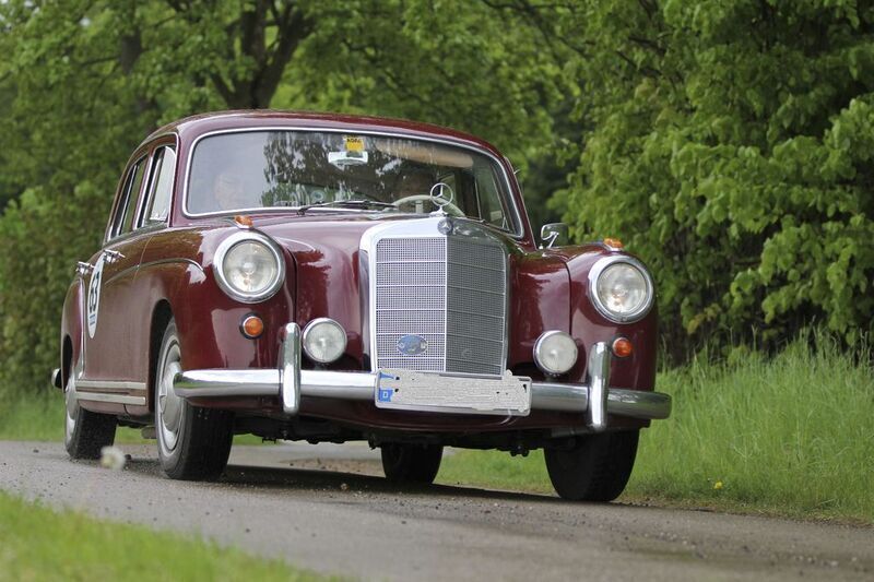 Rot Gebraucht 1959 Mercedes 220 SE Limousine | 32.000 € - Bild 1/4