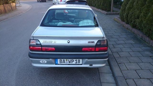 Gebraucht Renault R9 102 PS (75 kW) 1995 Grau Limousine