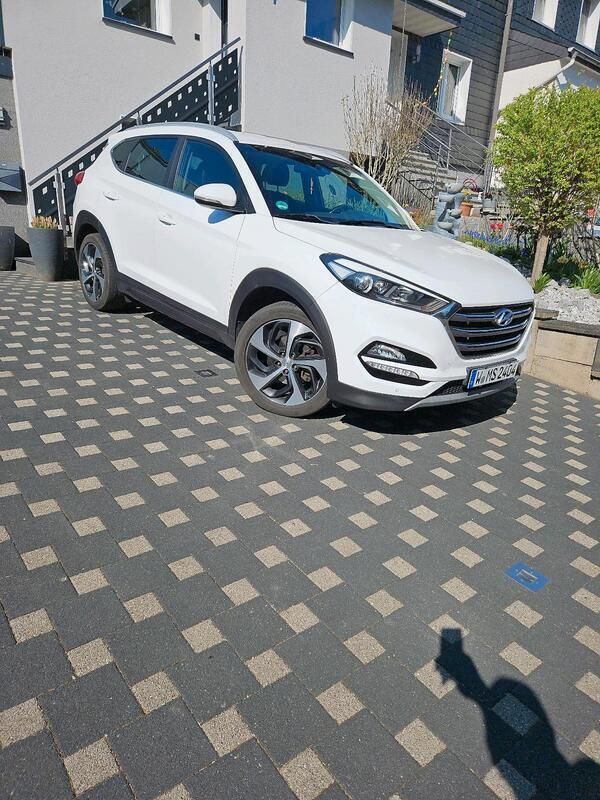 Weiß Gebraucht 2016 Hyundai Tucson SUV | 15.500 € (Fairer Preis) - Bild 1/4