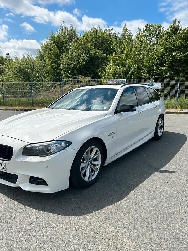 Weiß Gebraucht 2016 BMW 520 M Sport Kombi | 18.290 € (Etwas zu teuer) - Bild 1/4