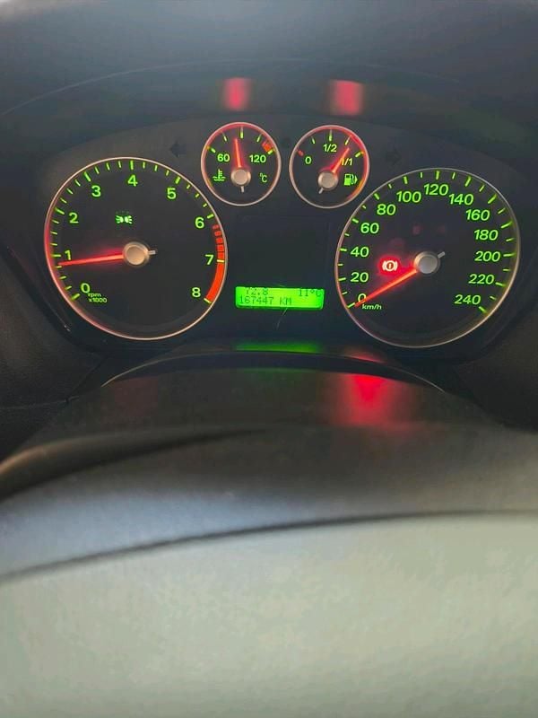 Blau Gebraucht 2007 Ford Focus Kombi | 800 € (Superpreis) - Bild 1/4