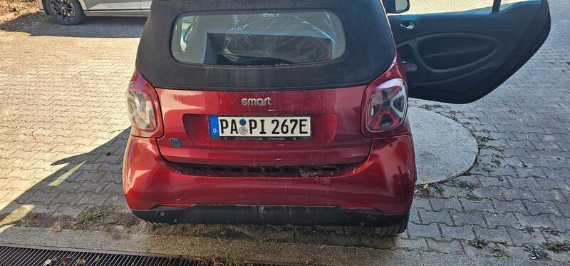 Rot Gebraucht 2021 Smart ForTwo Electric Drive Cabrio | 10.500 € (Guter Preis) - Bild 1/2