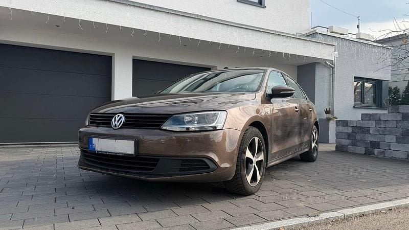 Gebraucht VW Jetta 104 PS (76 kW) 2011 Braun Limousine