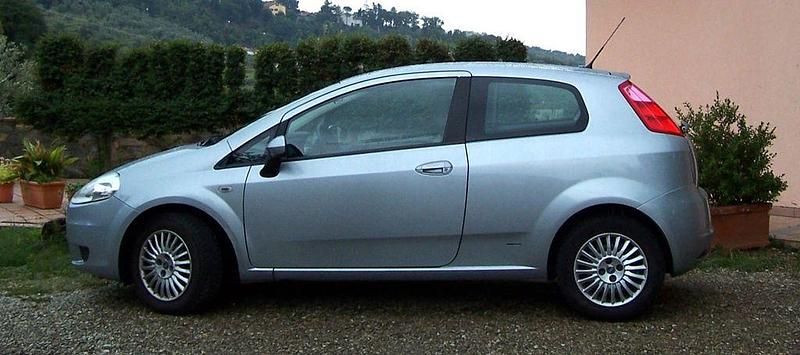 Gebraucht Fiat Grande Punto Dynamic 95 PS (69 kW) 2007 Silber Kleinwagen