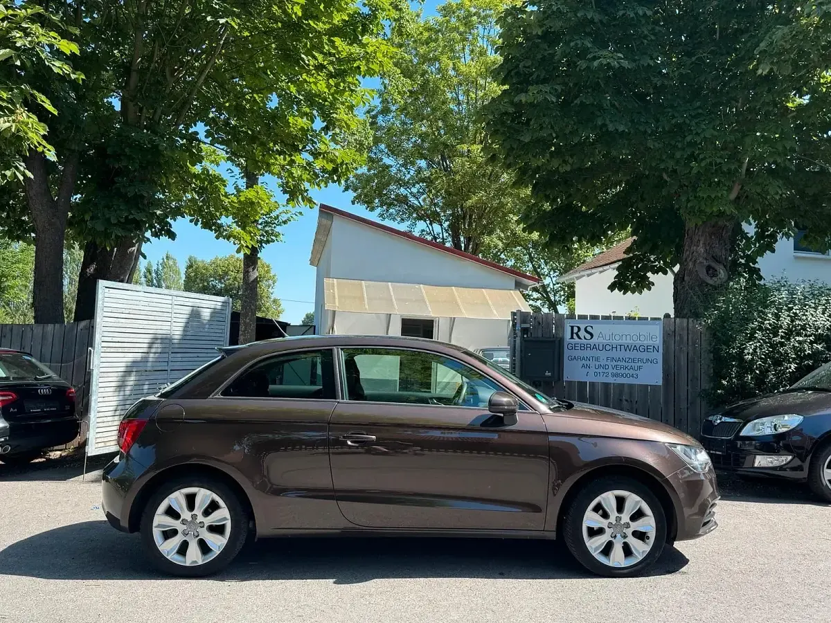 Gebraucht Audi A1 Attraction 86 PS (63 kW) 2010 Braun Kleinwagen