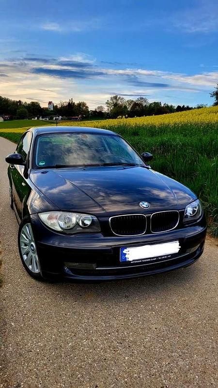 Schwarz Gebraucht 2009 BMW 116 Kleinwagen | 2.700 € (Guter Preis) - Bild 1/4