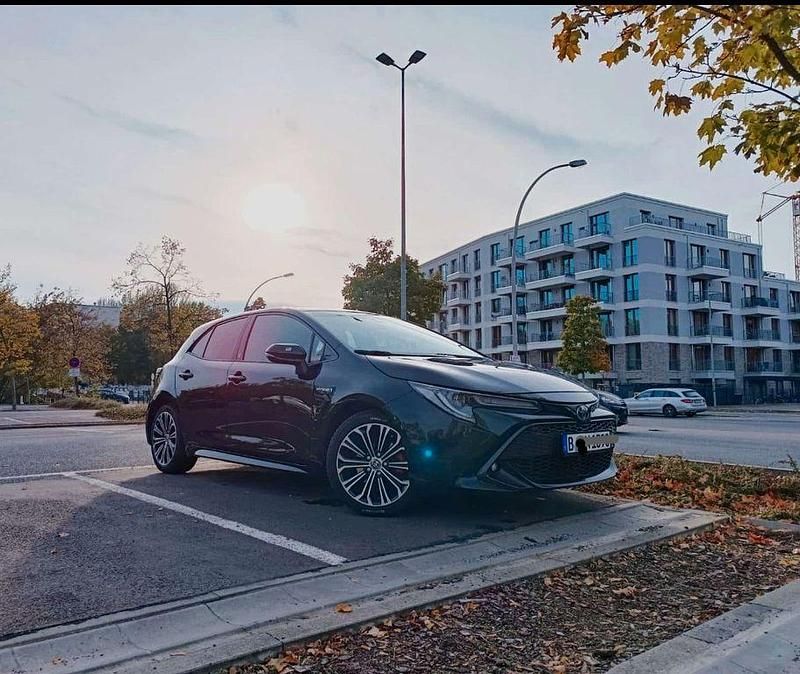 Schwarz Gebraucht 2020 Toyota Corolla Team Limousine | 17.999 € (Etwas zu teuer) - Bild 1/4