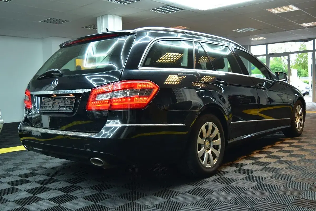Gebraucht Mercedes E350 231 PS (169 kW) 2009 Schwarz Kombi