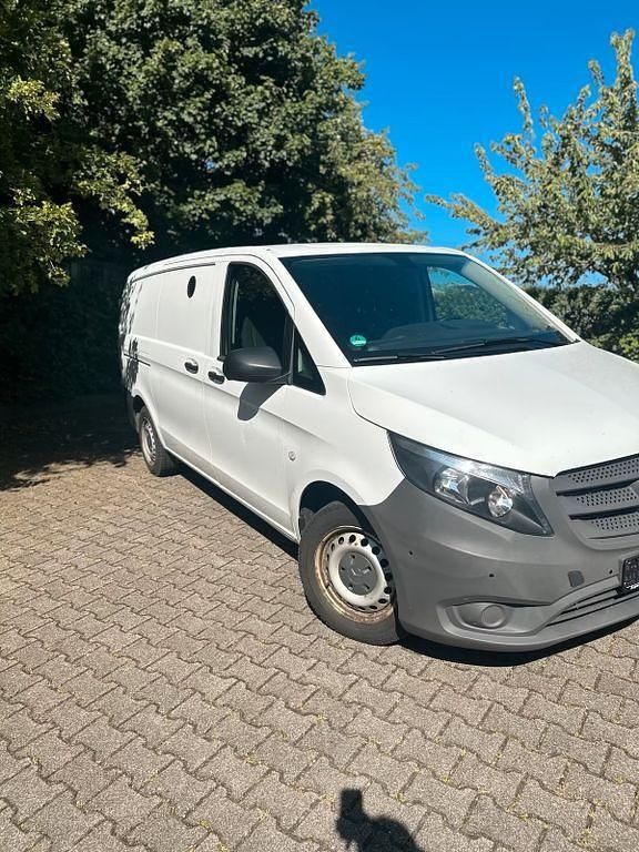 Weiß Gebraucht 2018 Mercedes Vito Van / Kleinbus | 13.690 € (Superpreis) - Bild 1/4