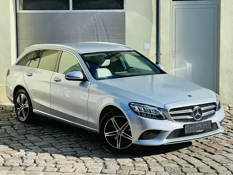 Gebraucht Mercedes C220 194 PS (142 kW) 2021 Iridiumsilber Limousine