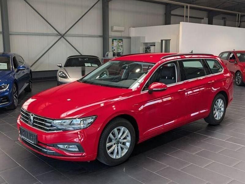 Gebraucht VW Passat Business 122 PS (89 kW) 2023 Rot Kombi