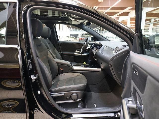 Gebraucht 2025 Mercedes GLA180 AMG line SUV | 40.660 € (Etwas zu teuer) - Bild 1/4