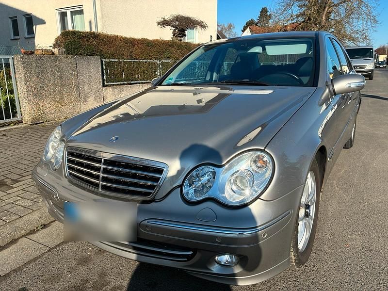 Gebraucht Mercedes C180 143 PS (105 kW) 2007 Gold Limousine