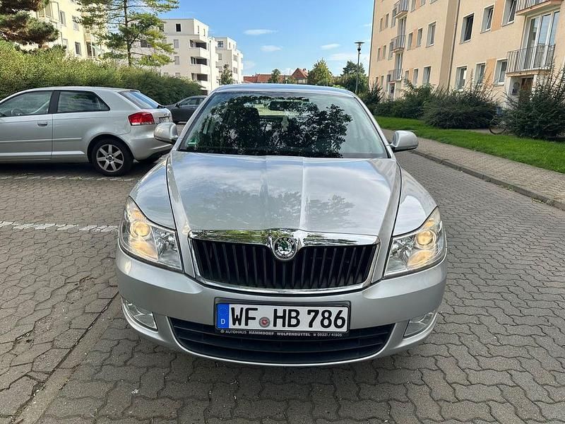 Silber Gebraucht 2012 Skoda Octavia Elegance Limousine | 5.200 € (Guter Preis) - Bild 1/4
