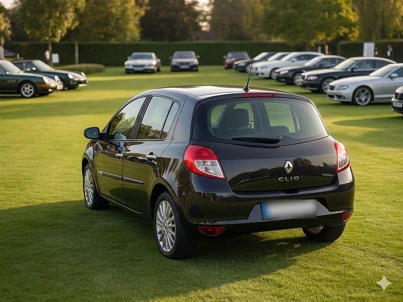 Gebraucht Renault Clio II Expression 75 PS (55 kW) 2010 Schwarz Kleinwagen