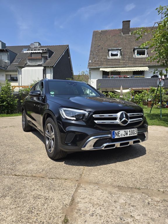 Schwarz Gebraucht 2022 Mercedes GLC220 AMG SUV | 37.999 € (Guter Preis) - Bild 1/4