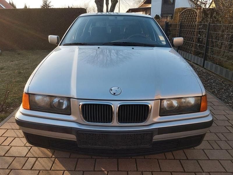 Gebraucht BMW 316 102 PS (75 kW) 1998 Silber Kombi