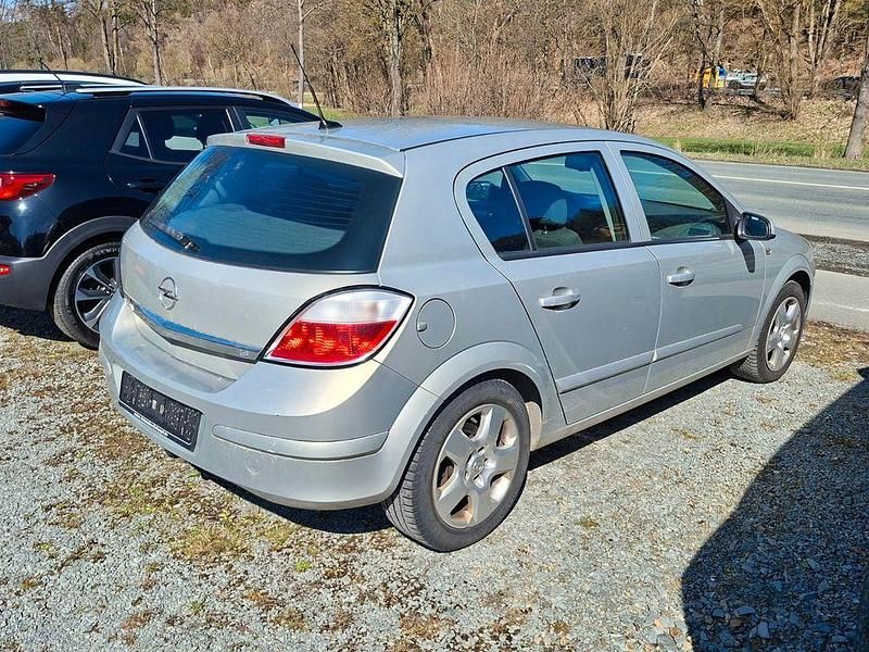 Gebraucht Opel Astra 125 PS (91 kW) 2006 Gold Limousine