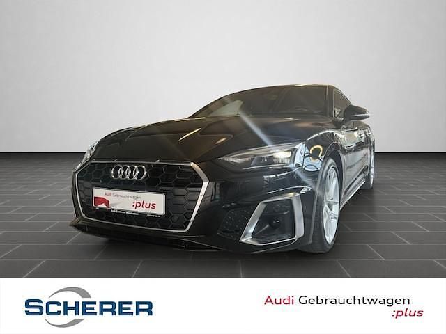 Schwarz (metallic) Gebraucht 2022 Audi A5 Sportback Ambiente Kleinwagen | 35.880 € (Guter Preis) - Bild 1/4