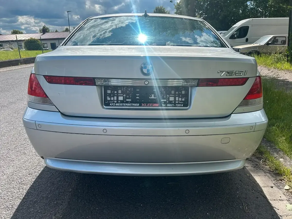 Gebraucht BMW 735 271 PS (199 kW) 2002 Silber Limousine