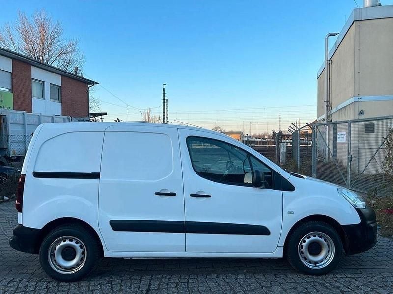 Gebraucht Peugeot Partner Premium 75 PS (55 kW) 2018 Weiß Van / Kleinbus