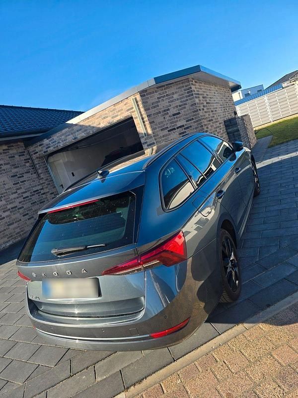 Gebraucht Skoda Octavia 116 PS (85 kW) 2021 Grau Kombi