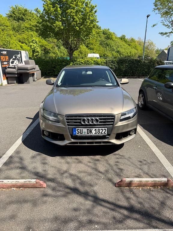Second-hand Audi A4 211 CP (155 kW) 2010 Auriu Berlinǎ
