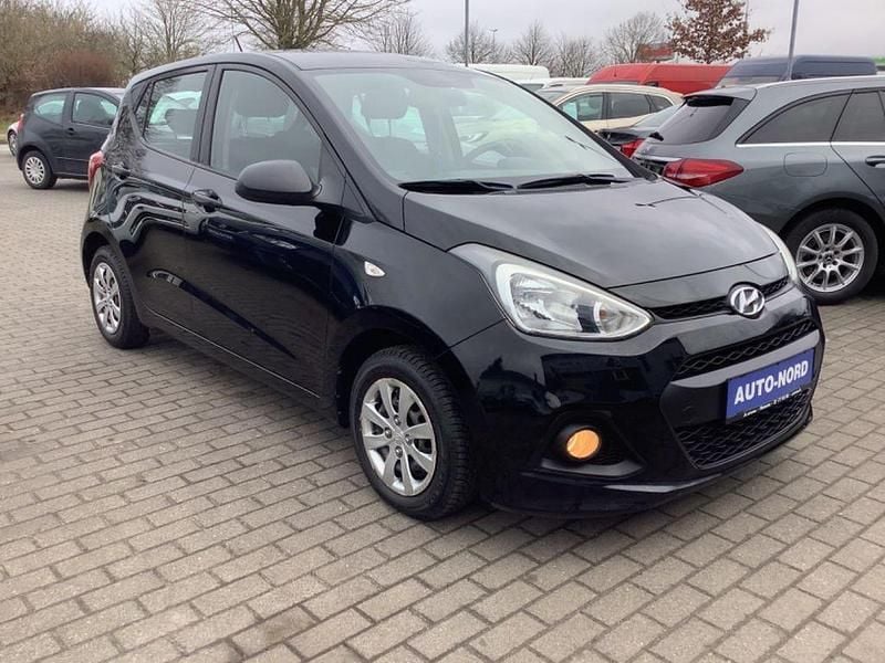 Gebraucht Hyundai i10 Classic 67 PS (49 kW) 2015 Schwarz Kleinwagen