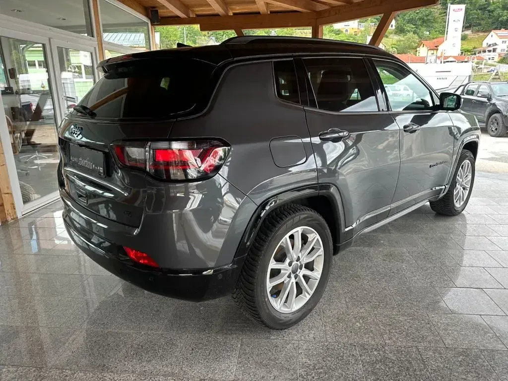 Gebraucht Jeep Compass 179 PS (131 kW) 2024 Grau SUV