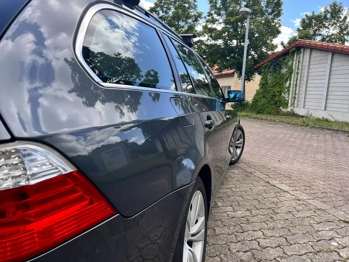 Gebraucht BMW 525 197 PS (144 kW) 2008 Grau Kombi