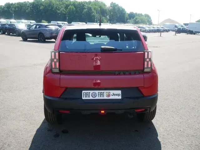 Neu Fiat Grande Panda Icon 101 PS (74 kW) 2026 Passione rot Kleinwagen