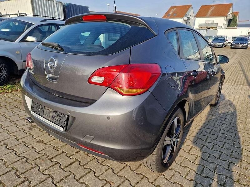 Gebraucht Opel Astra Edition 120 PS (88 kW) 2012 Karbongrau Limousine