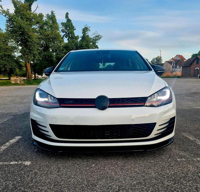 Weiß Gebraucht 2016 VW Golf VII Sport Limousine | 17.999 € (Fairer Preis) - Bild 1/4