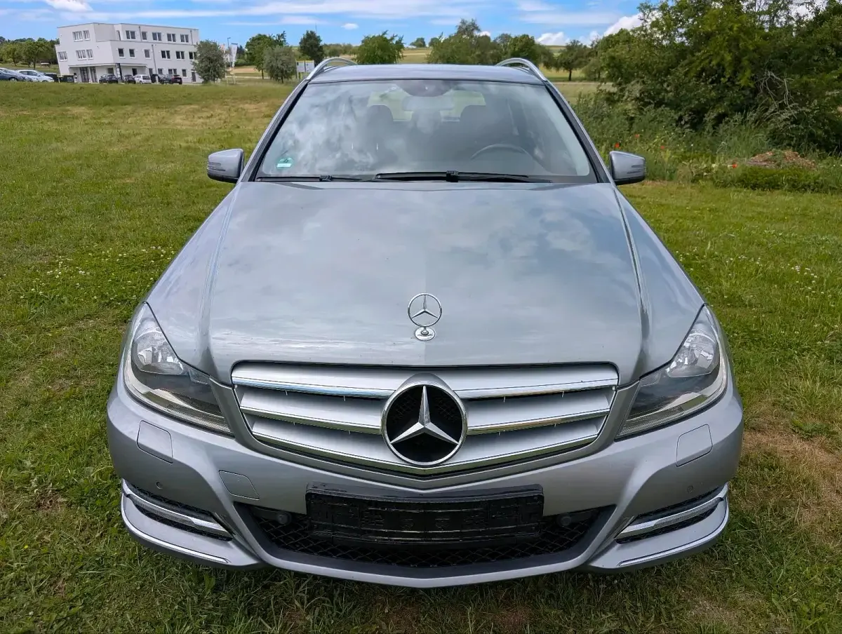 Gebraucht Mercedes C200 136 PS (100 kW) 2011 Grau Kombi