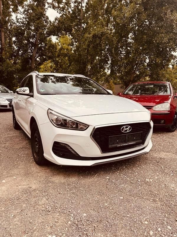 Weiß Gebraucht 2019 Hyundai i30 Kombi | 12.000 € (Superpreis) - Bild 1/4