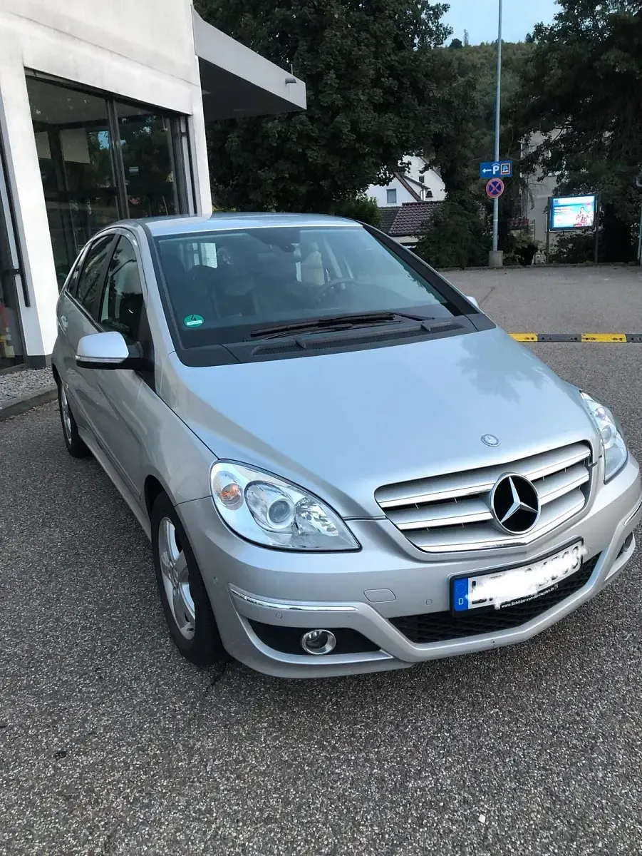 Gebraucht Mercedes B180 116 PS (85 kW) 2010 Grau Van / Kleinbus